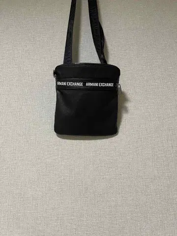 Armani Exchange 블랙 숄더백