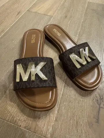 MICHAEL KORS MK 로고 슬라이드 샌들