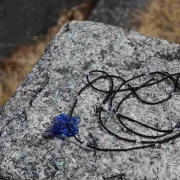 yurikaakutsu DEL GLASS LONGBEES NECKLACE