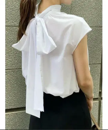 Mila owen 멀티 웨이 슬리브리스 보타이 블라우스