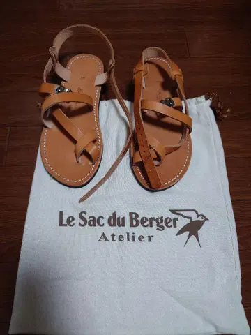 Le Sac du Berger 르삭듀벨쥬 가죽 샌들