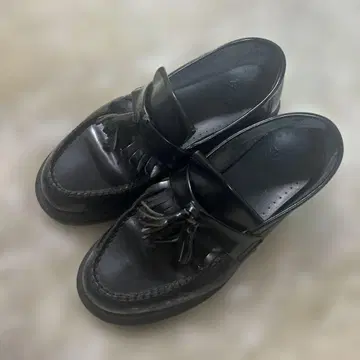 dr.martens ADRIAN 태슬 로퍼 UK4