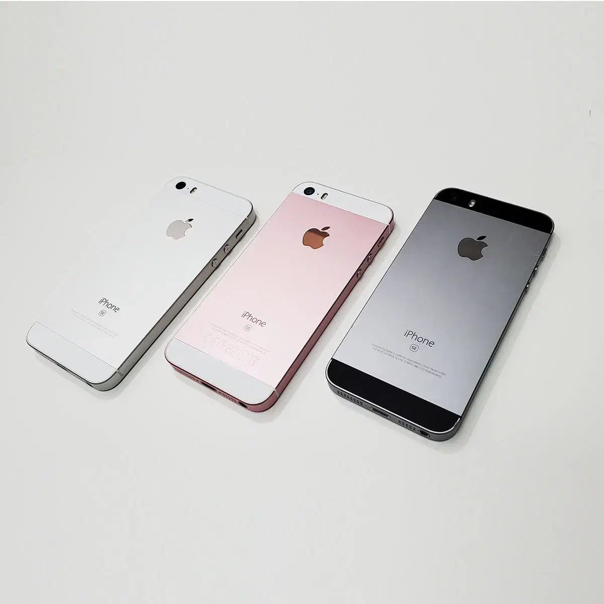 iPhone SE 1st generation [32GB/Silver White] Instagram Silent