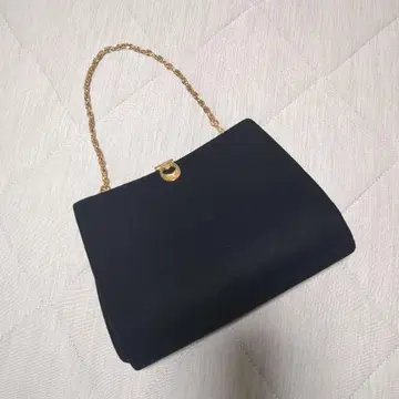 블랙 포멀 백 골드 체인