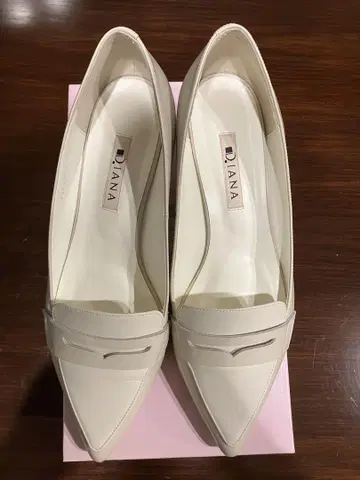 Diana 아이보리 로퍼 낮은 힐
