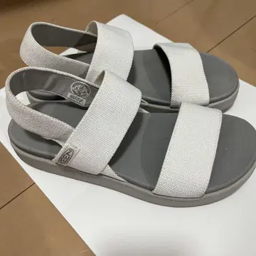 KEEN 화이트 샌들