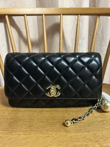 블랙 퀼팅 숄더백