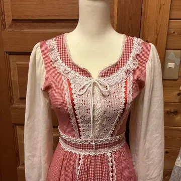 70's 레드와 화이트 체크 무늬 긴팔 프릴 원피스