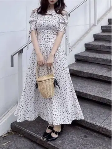 스나이델 스위칭 데콜테 오픈 원피스