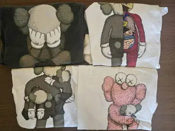 KAWS UT 캐릭터 그래픽 티셔츠 4종 세트 유니클로