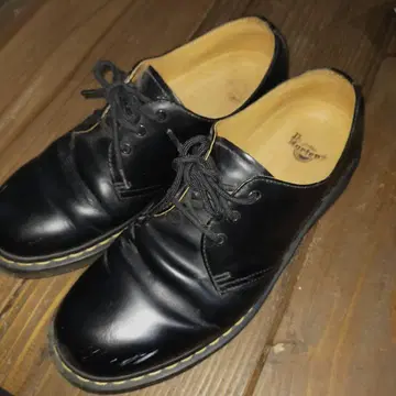Dr. Martens 블랙 가죽 레이스업 슈즈