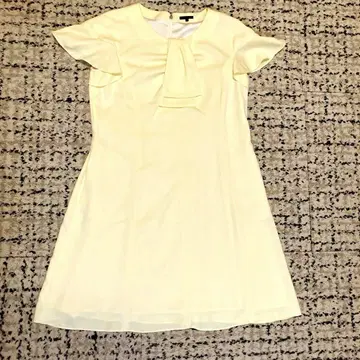 [새상품급] TO BE CHIC 리본 포함 반팔 원피스 44