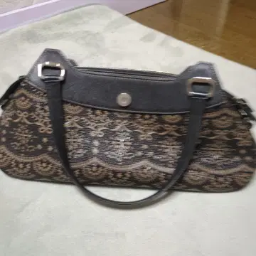 레이스 무늬 핸드백 블랙 앤 베이지