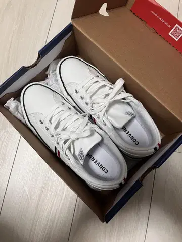 CONVERSE 화이트 스니커즈