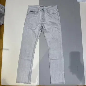 Calvin Klein Jeans 라이트 그레이 슬림 핏 데님