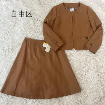 미사용 자유구 노카라 자켓 스커트 정장 베이지 상의 40 아래 36