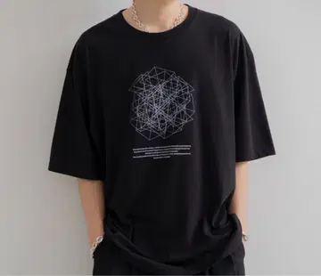SINSS 지오메트릭 디자인 T셔츠 블랙