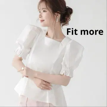 새상품급 핏모어 fitmore 볼륨 슬리브 쉐이프 라인 블라우스 화이트