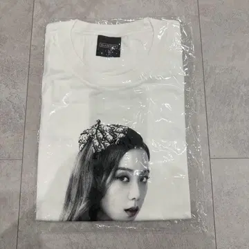 JISOO THE ALBUM 티셔츠 M 사이즈
