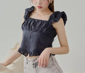 chico 시어 슬리브리스 프릴 블라우스