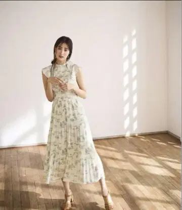 [새상품급] 내추럴 뷰티 베이직 아젤리아 정원 프린트 원피스