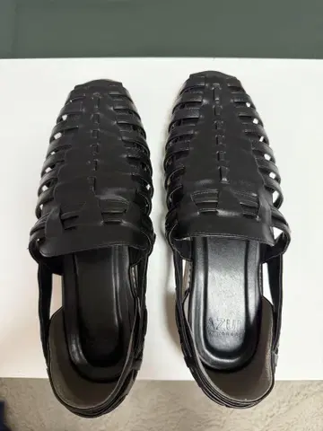 블랙 메쉬 디자인 샌들