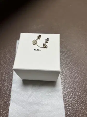e.m. 펄과 체인 한쪽 귀걸이