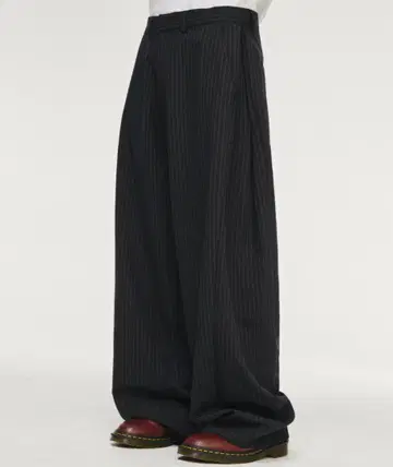 SIGNATURE 'Multi-tuck wide slacks' BK sp
