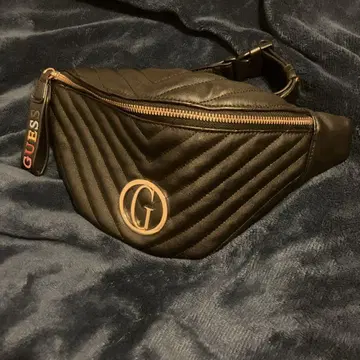 GUESS 퀼팅 블랙 백