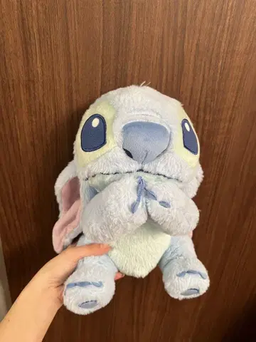 스티치 봉제 인형, 큰 귀가 특징인 블루