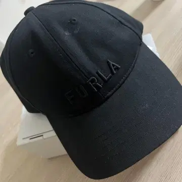 FURLA 블랙 야구 모자