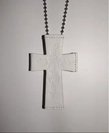 sculptor Cross Leather Strap Wallet