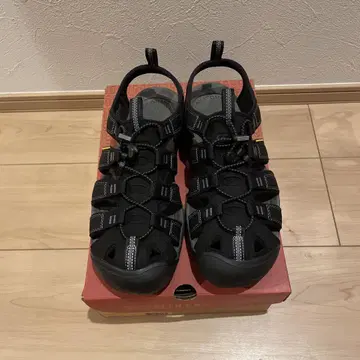 [미사용 새상품] KEEN Clearwater CNX 샌들 28cm