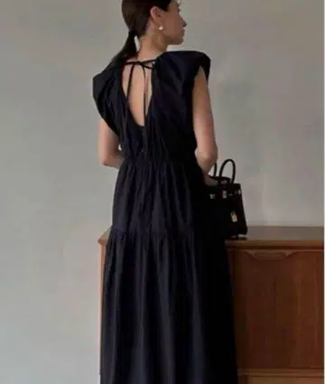 CLANE 브로드 숄더 원피스