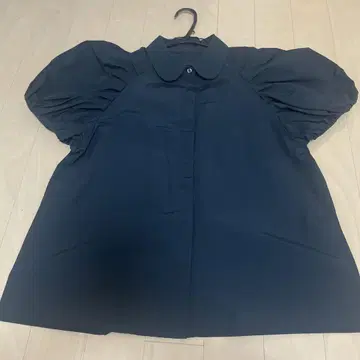 마차트 machatt 턱 슬리브 퍼프 블라우스 F 사이즈 네이비