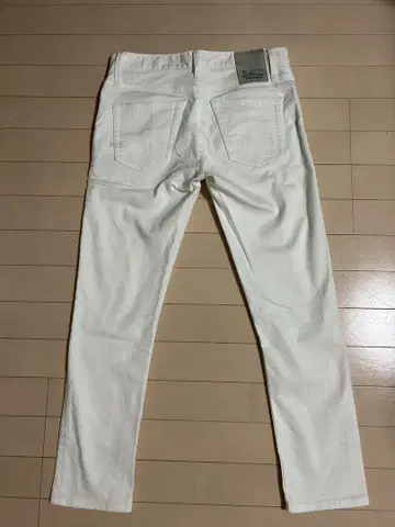 DENHAM RAZOR 슬림 핏 화이트 데님