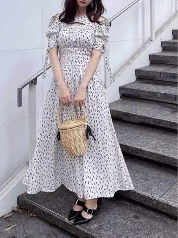 [ SNIDEL ] 스위칭 데콜테 오픈 원피스 DOT M 사이즈