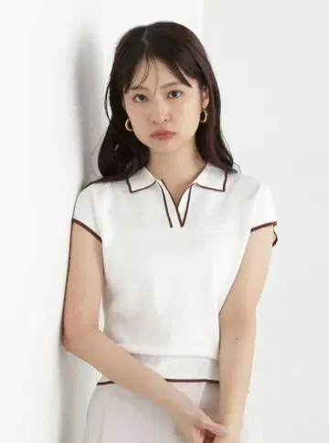 엔 내추럴 뷰티 베이직 라메 라인 스키퍼 폴로 니트 바이컬러