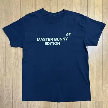 MASTER BUNNY EDITION 블랙 티셔츠