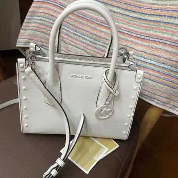 MICHAEL KORS 스터드 숄더백