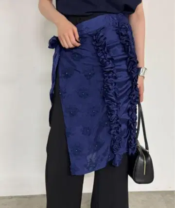 crinklecrinklecrinkle apron skirt navy