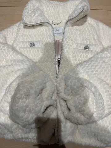 화이트 비쥬 장식 점퍼