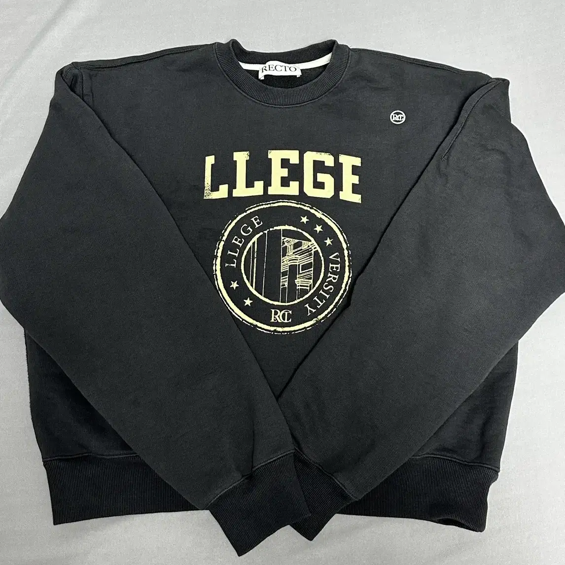 RECTO | 렉토 Recto LLEGE LOGO SWEATSHIRT (BLUISH CHARCOA on