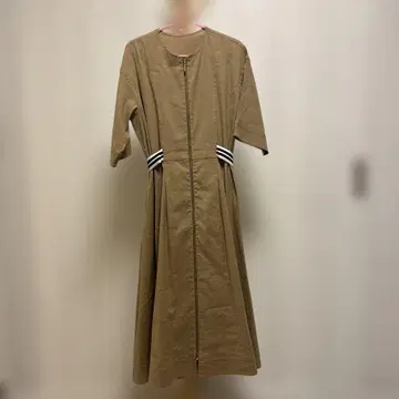 BRDHMIN 베이지 롱 원피스 반팔 프론트 지퍼