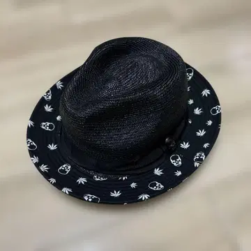 루시앙페라피네 스컬 프린트 블랙 밀짚모자