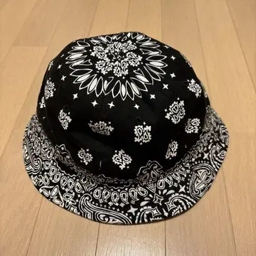 센스가 빛나는 BLACK SCALE 버킷햇 반다나 패턴 페이즐리 무늬