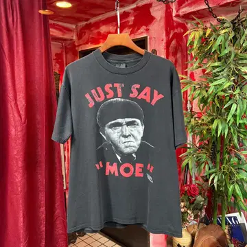 JUST SAY 'MOE' 티셔츠 다크 그레이