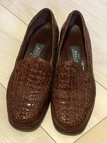 BALLY 브라운 가죽 펌프스