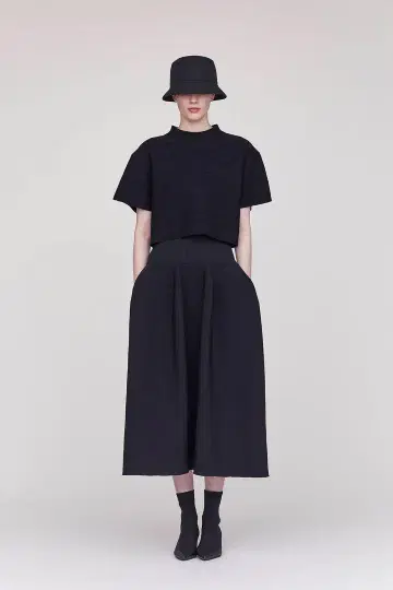 [ CFCL ] SHORT SLEEVE CROPPED TEE SHIRT