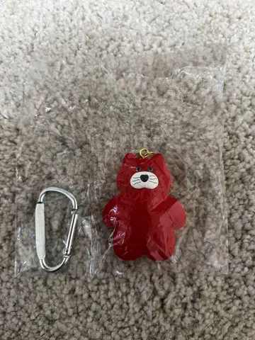 빨간 곰 캡슐 토이 (카라비너 포함)